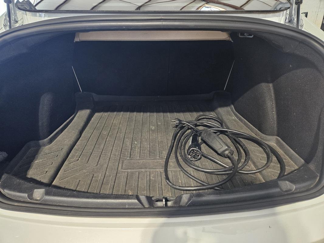 Tesla Model 3 - Photo 25