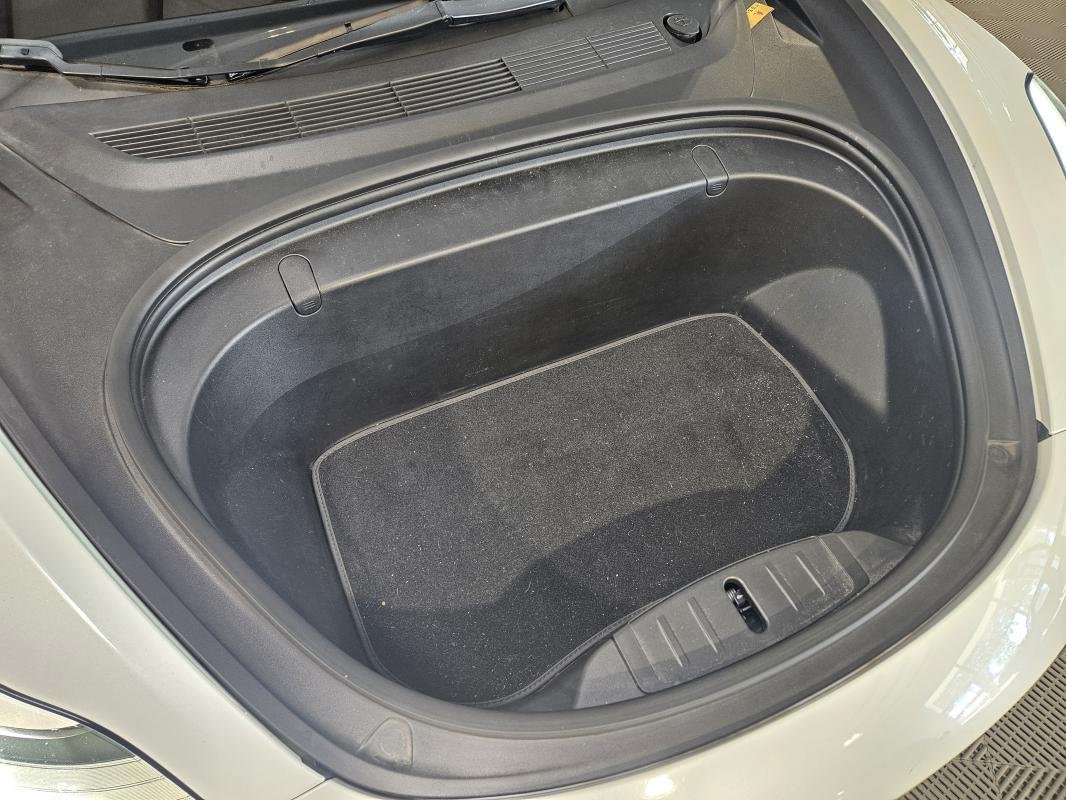 Tesla Model 3 - Photo 26