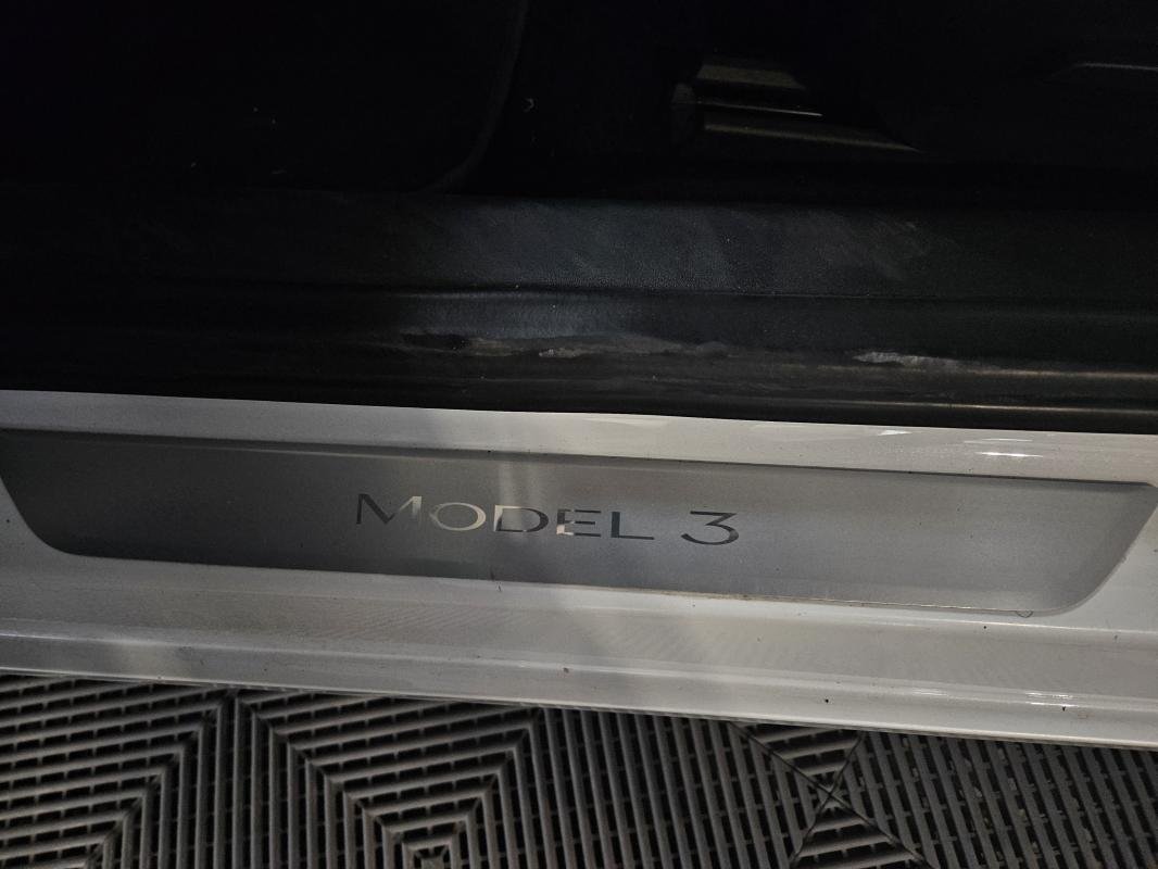 Tesla Model 3 - Photo 27