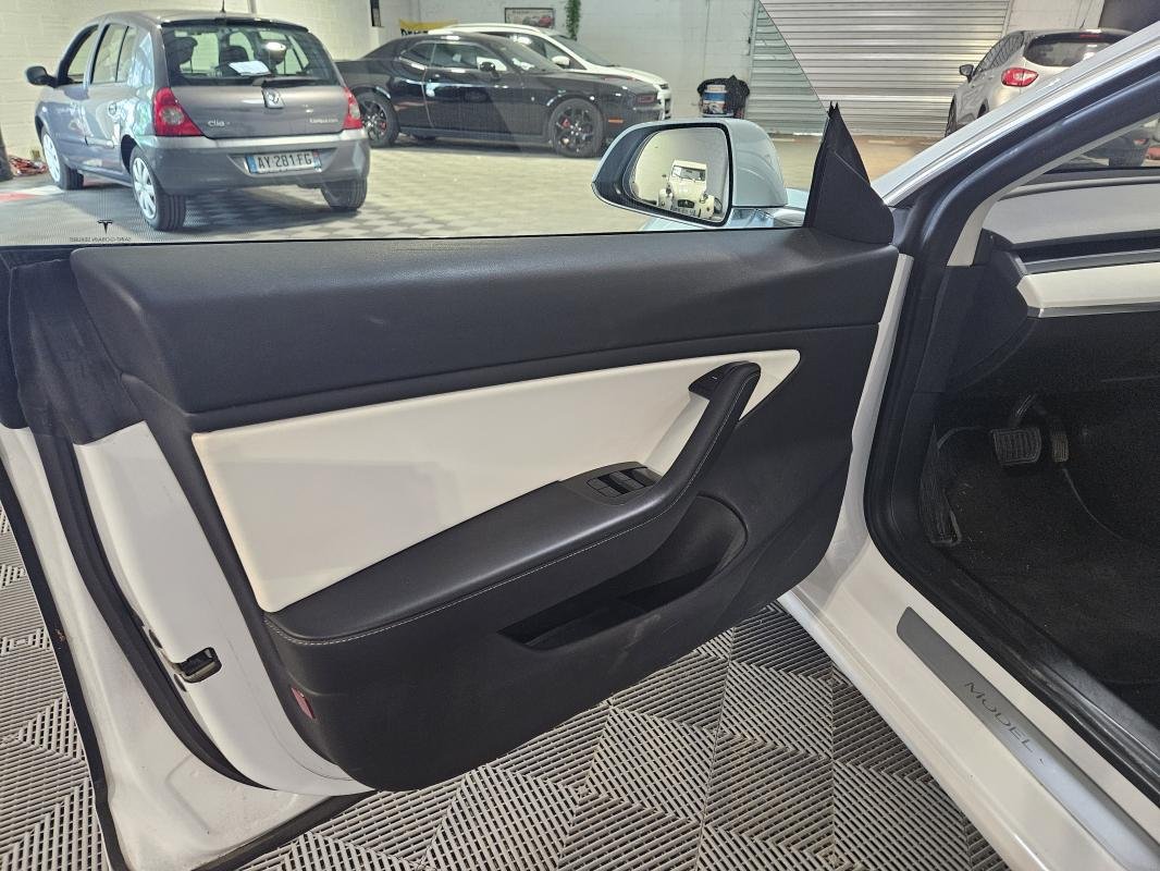 Tesla Model 3 - Photo 9