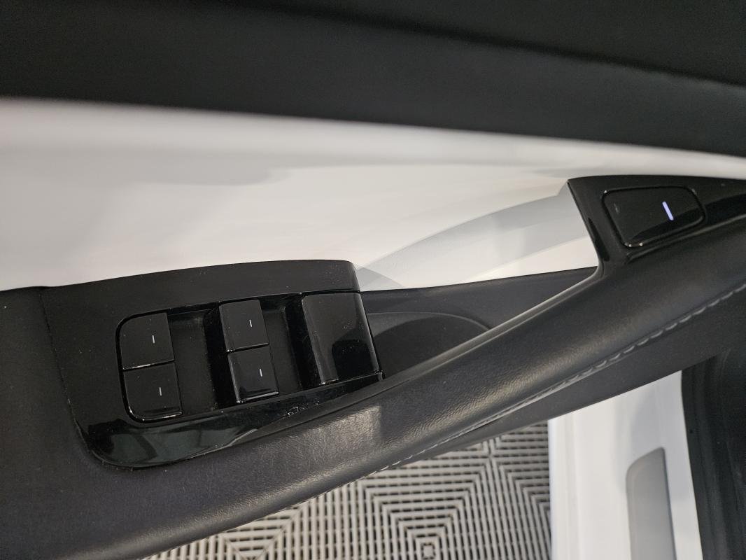 Tesla Model 3 - Photo 10