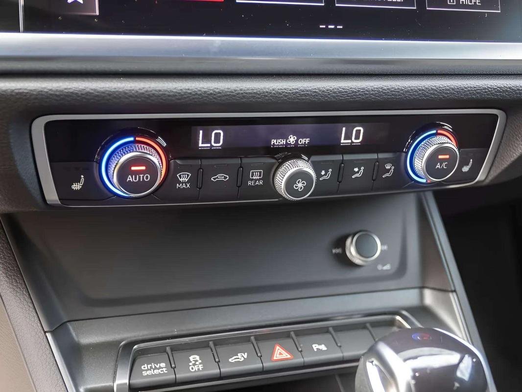 Audi Q3 - Photo 13