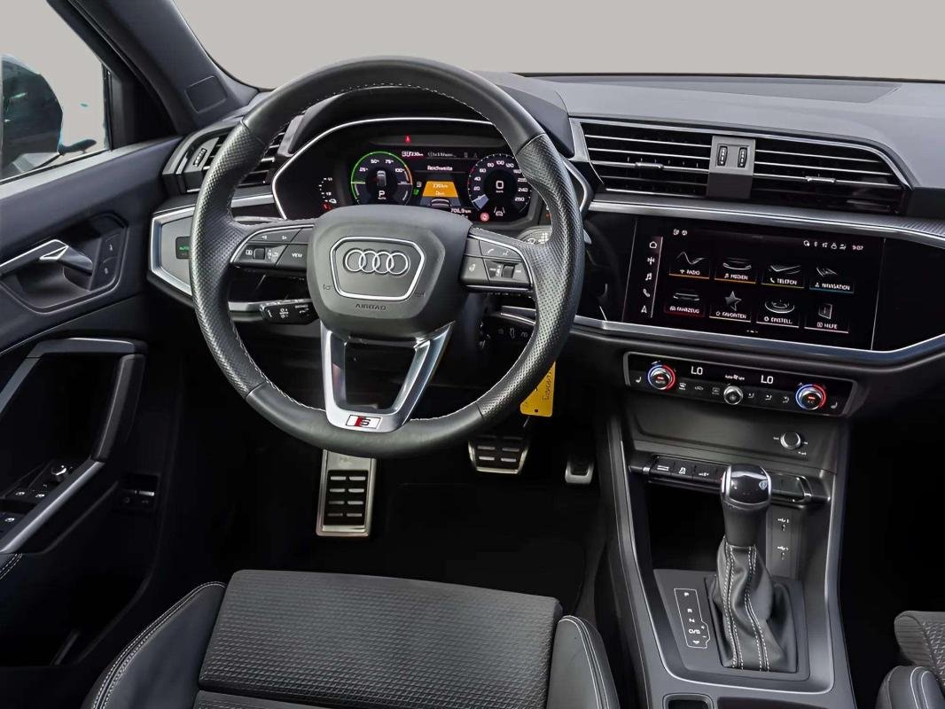 Audi Q3 - Photo 10