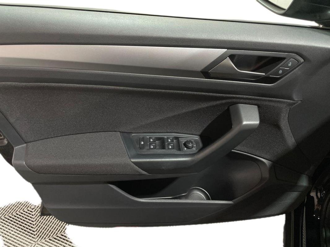 Volkswagen T-Roc - Photo 15