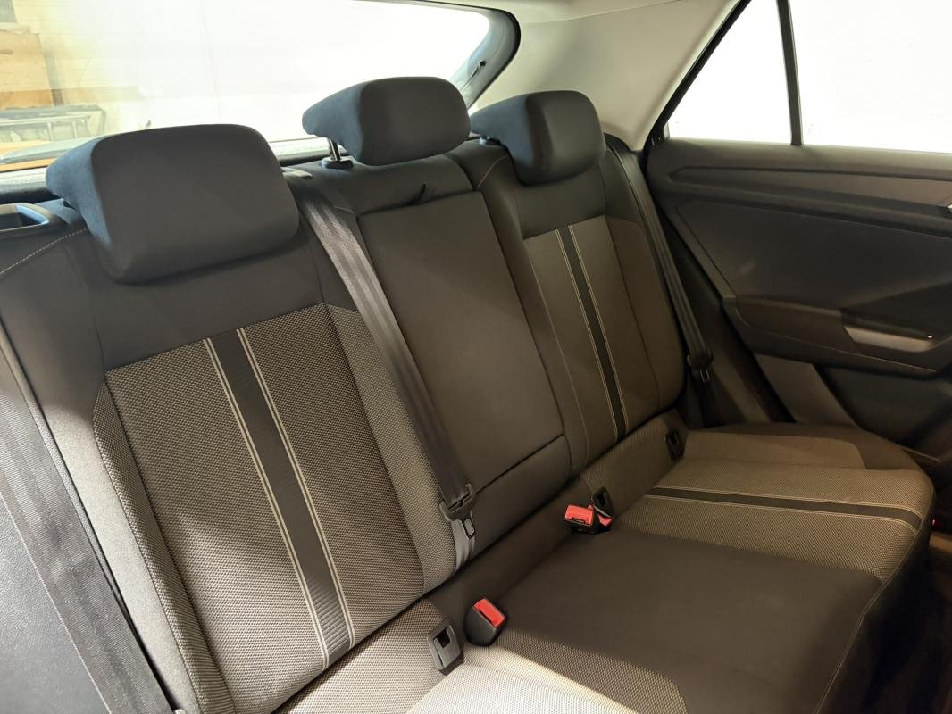 Volkswagen T-Roc - Photo 36
