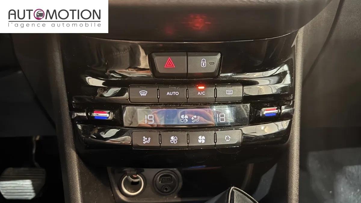 Peugeot 208 - Photo 18