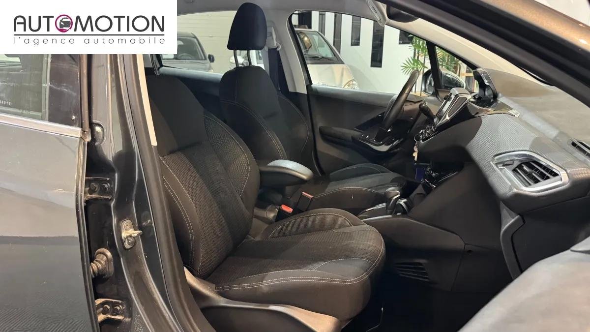 Peugeot 208 - Photo 21