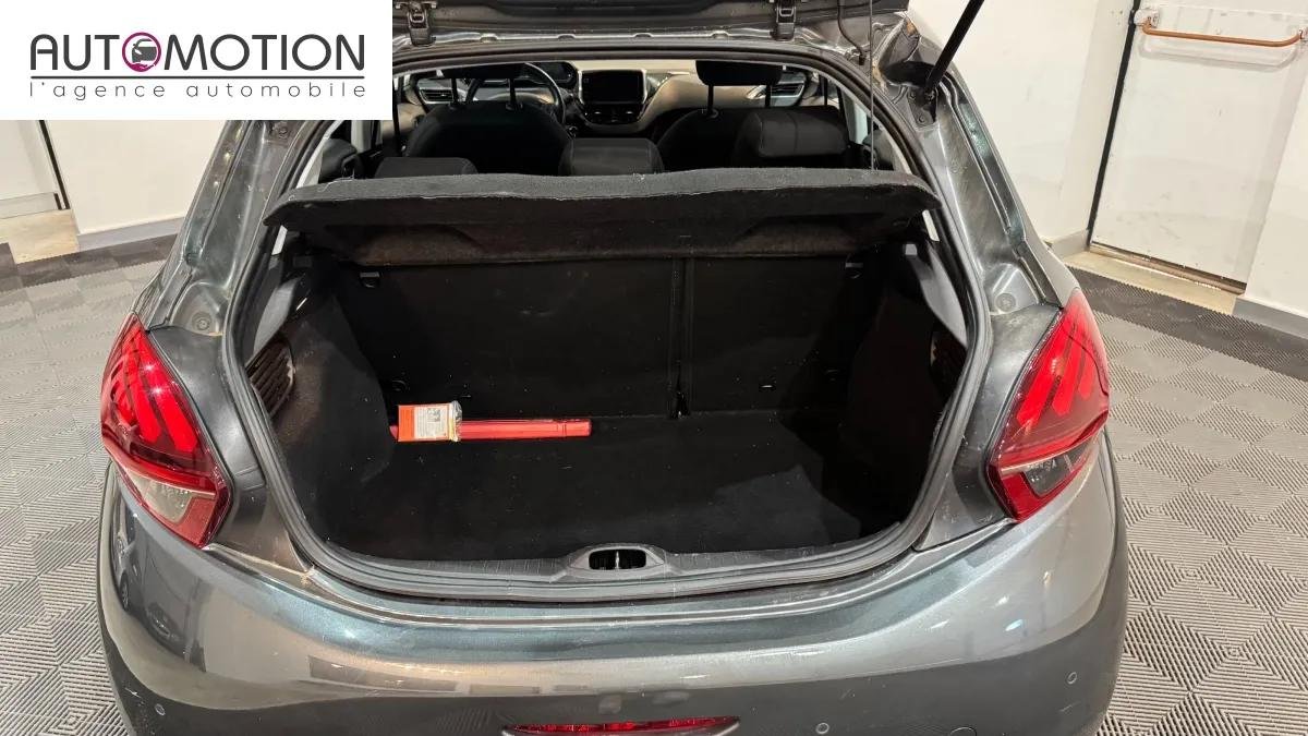 Peugeot 208 - Photo 9