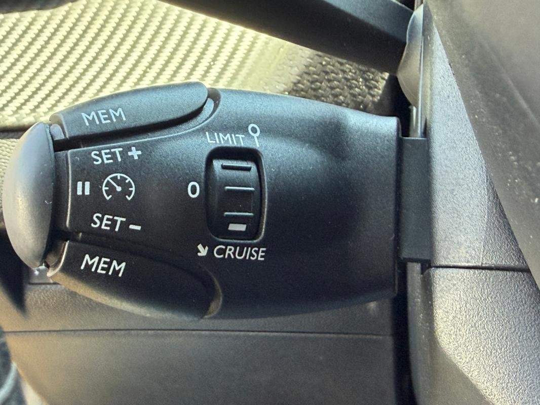 Peugeot 208 - Photo 15