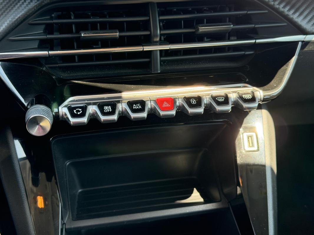 Peugeot 208 - Photo 9