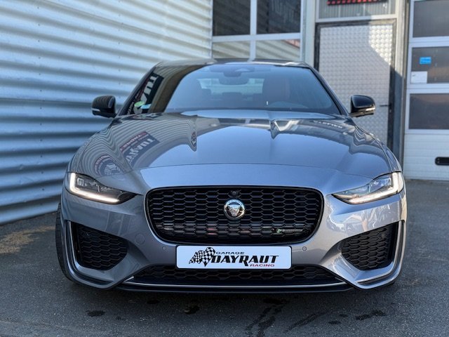 Jaguar XE - Photo 4