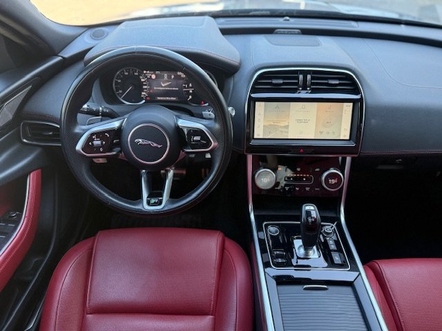 Jaguar XE - Photo 8