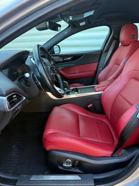 Jaguar XE - Photo 9