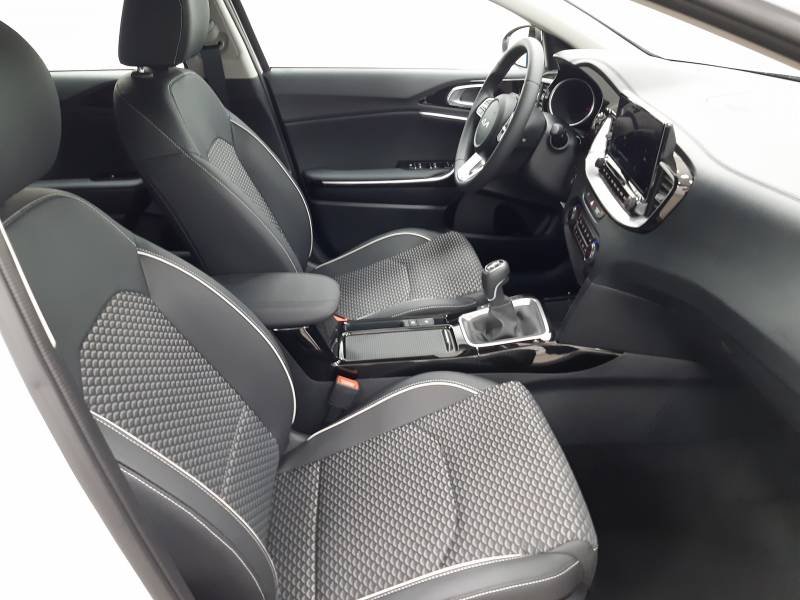 Kia CEED - Photo 22