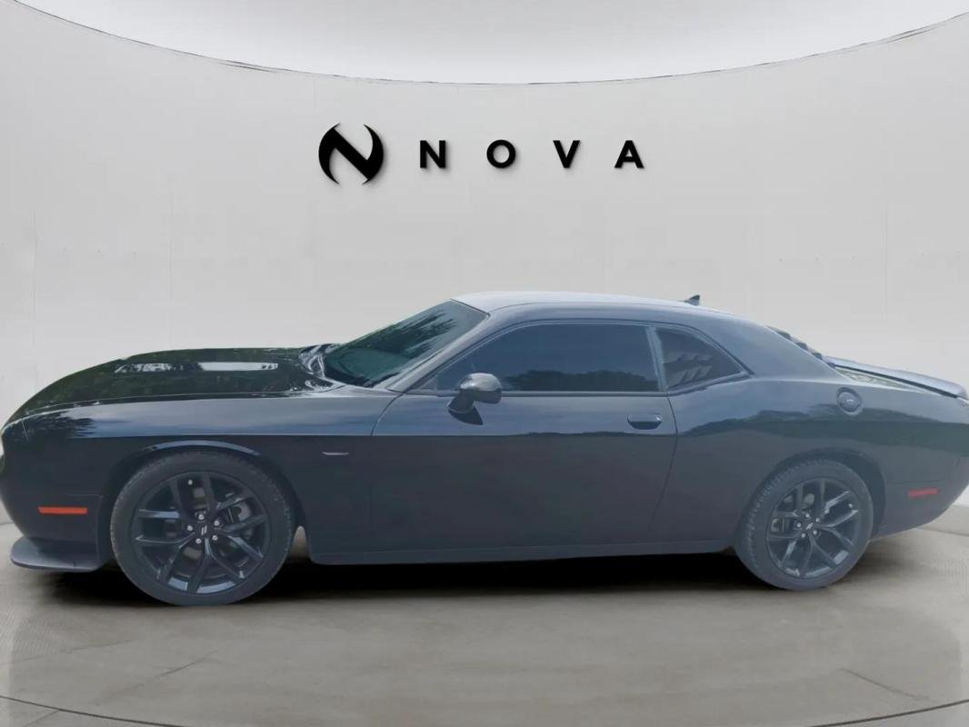 Dodge Challenger - Photo 2
