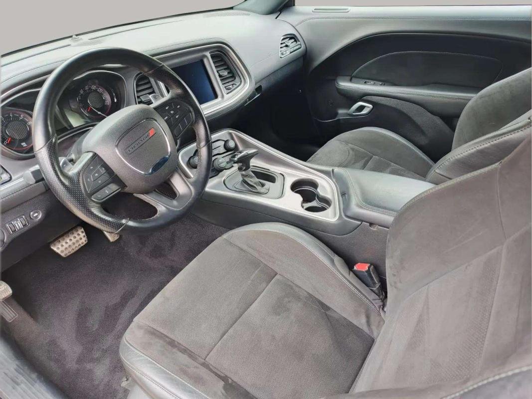 Dodge Challenger - Photo 6