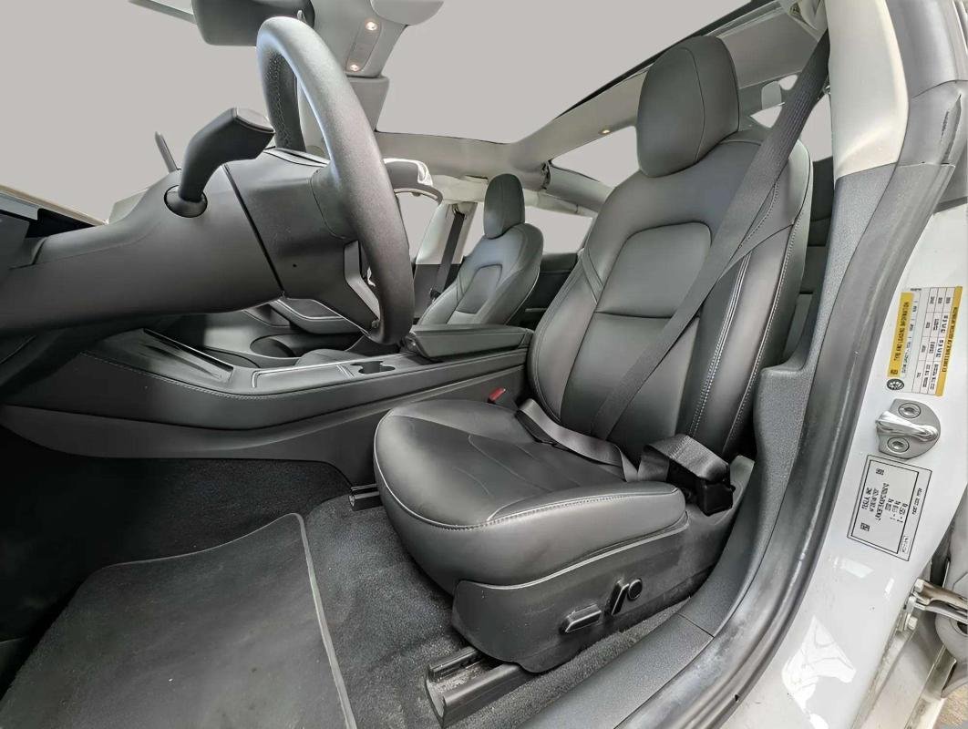Tesla Model 3 - Photo 11