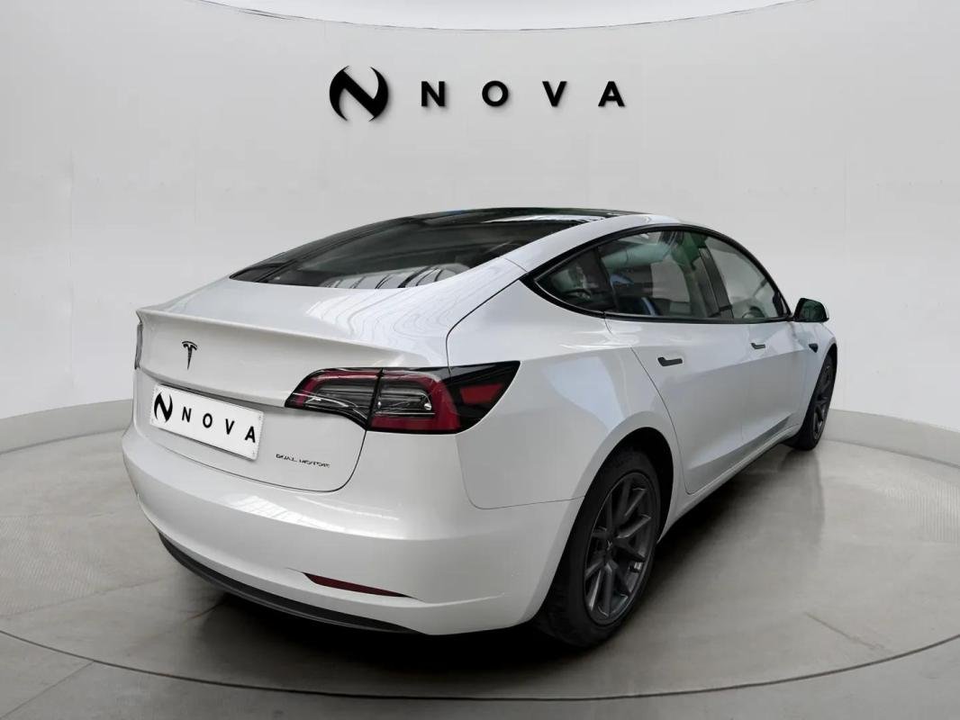 Tesla Model 3 - Photo 4