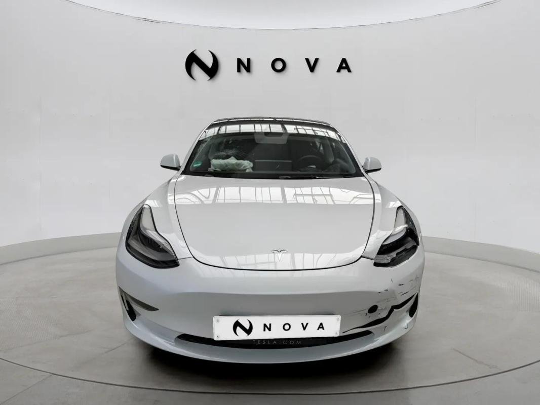 Tesla Model 3 - Photo 6