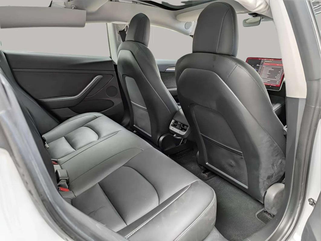 Tesla Model 3 - Photo 9