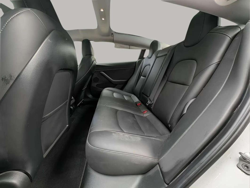 Tesla Model 3 - Photo 10