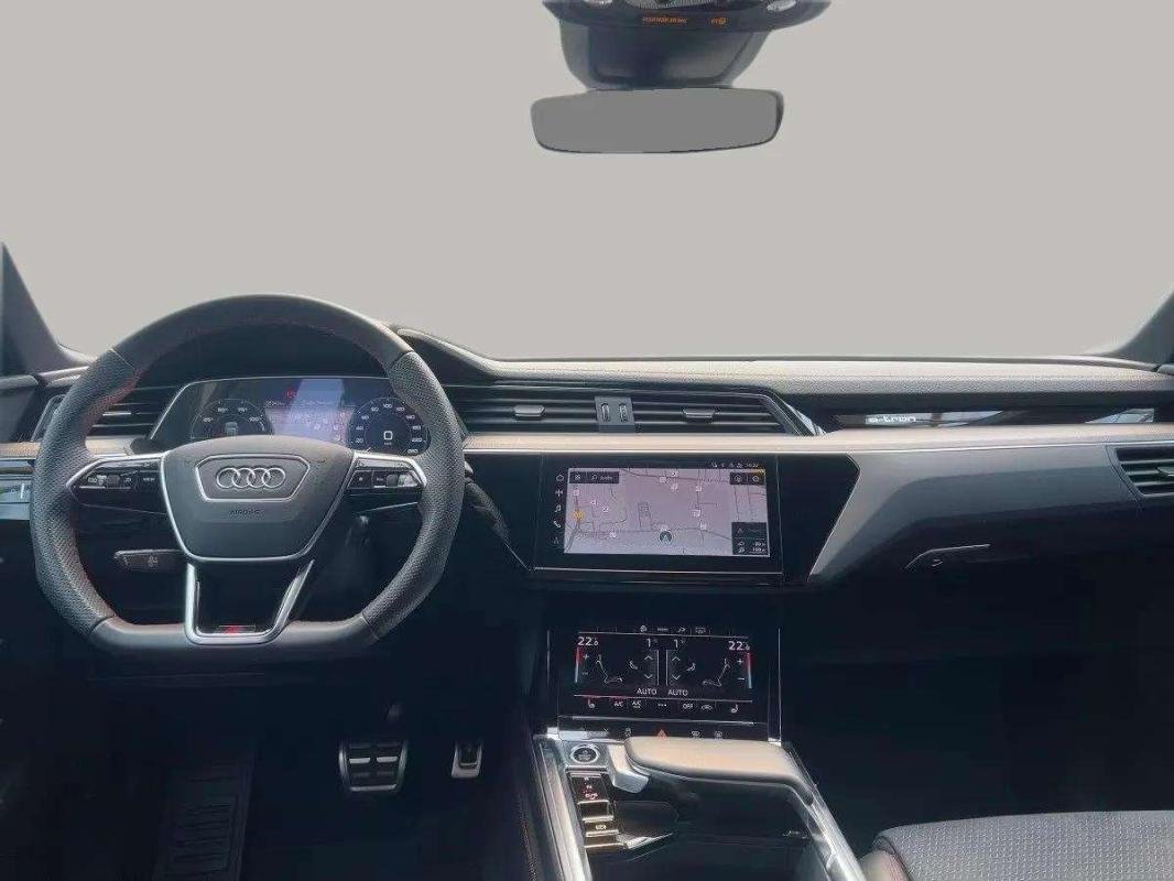 Audi Q8 - Photo 10