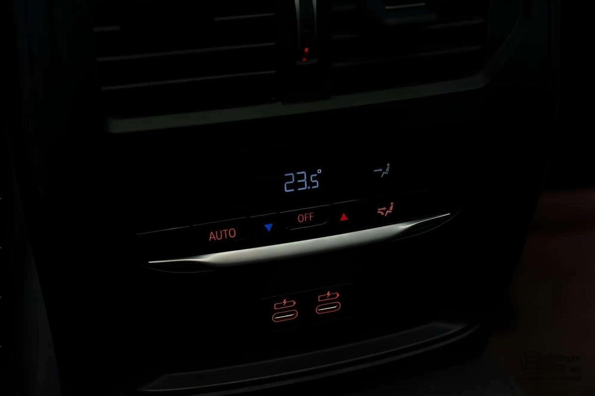 BMW 320d Touring - Photo 10