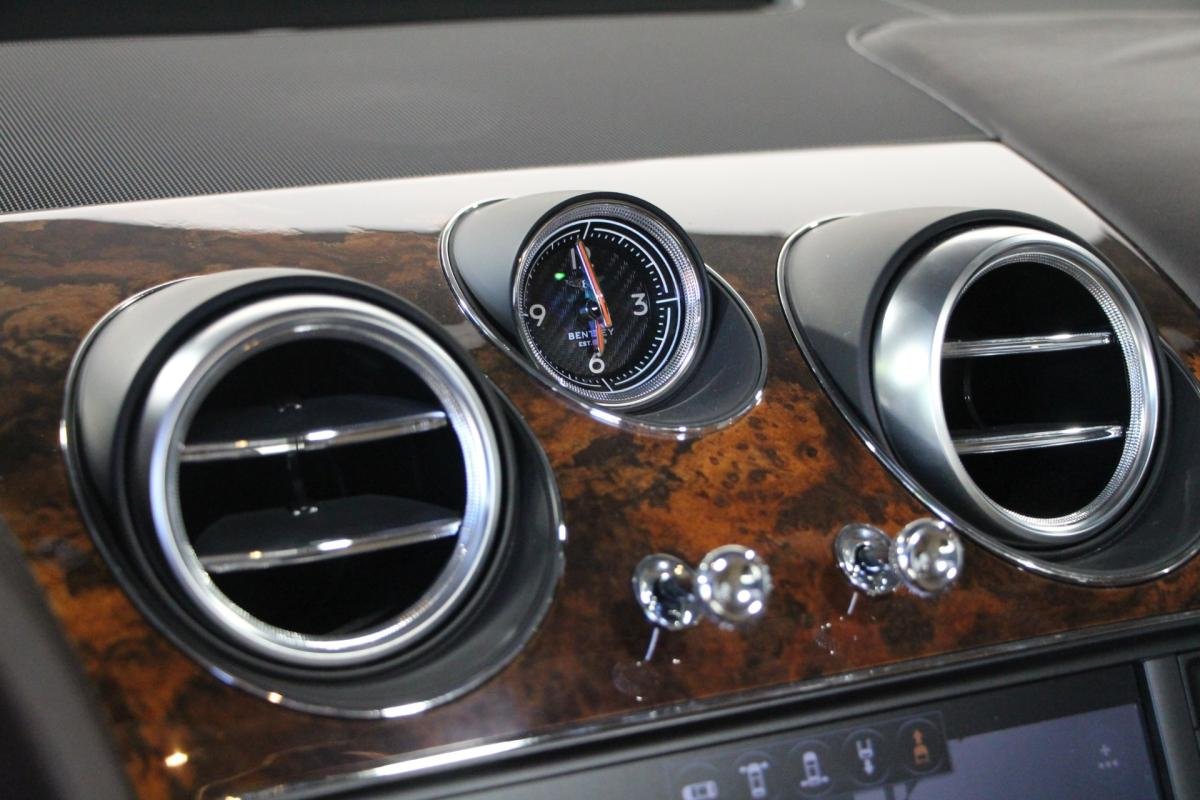 Bentley Bentayga - Photo 22