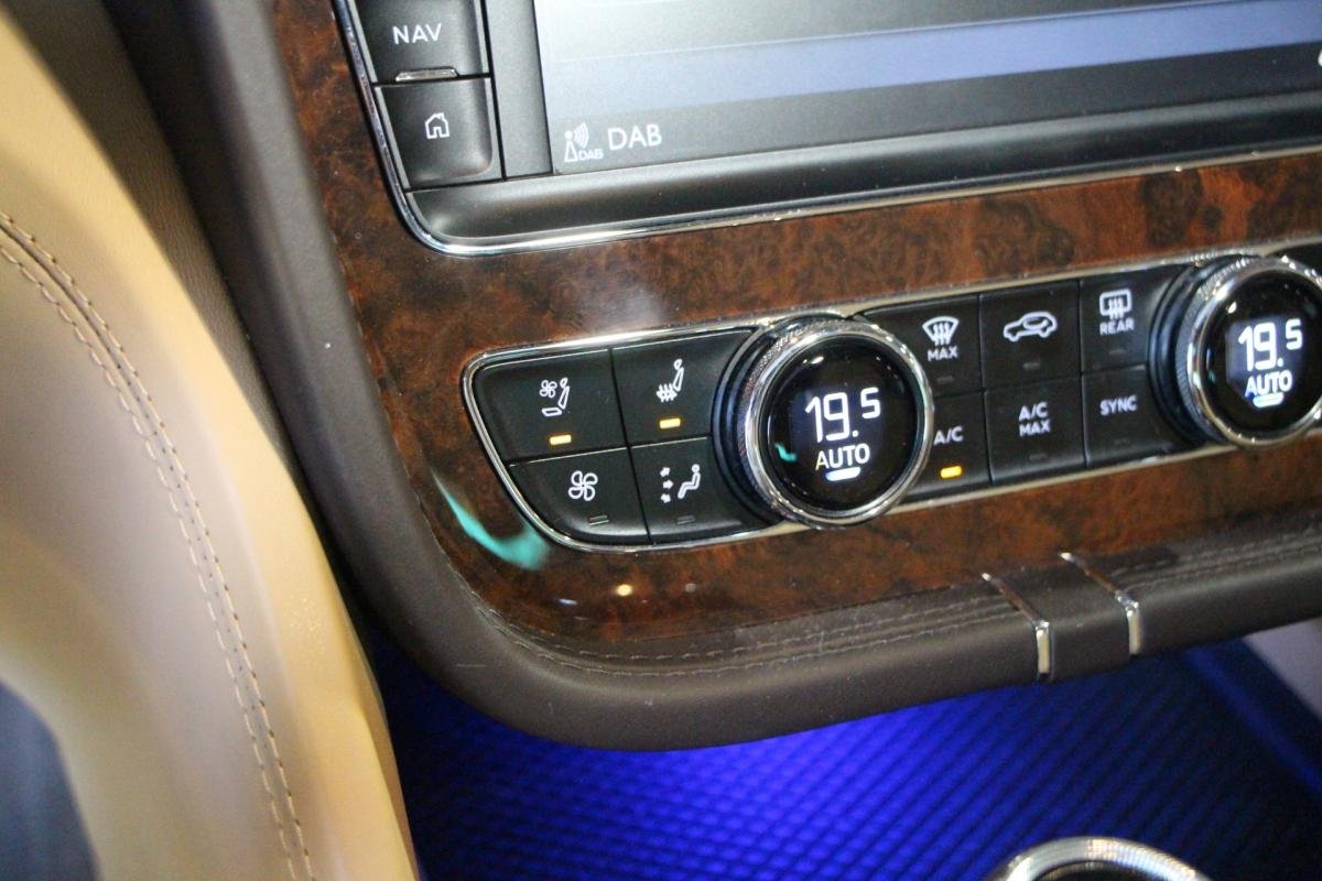 Bentley Bentayga - Photo 28