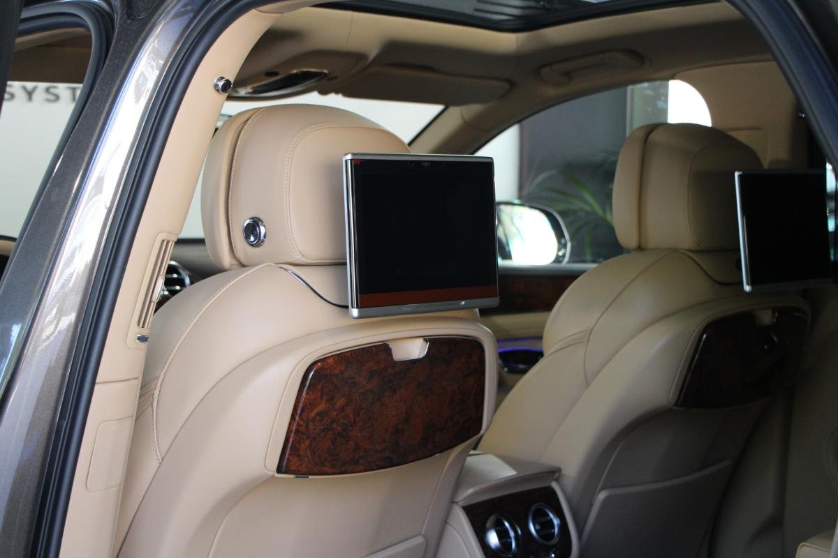 Bentley Bentayga - Photo 31