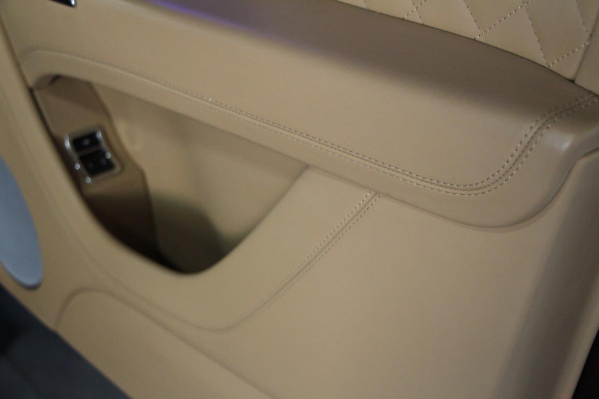 Bentley Bentayga - Photo 34