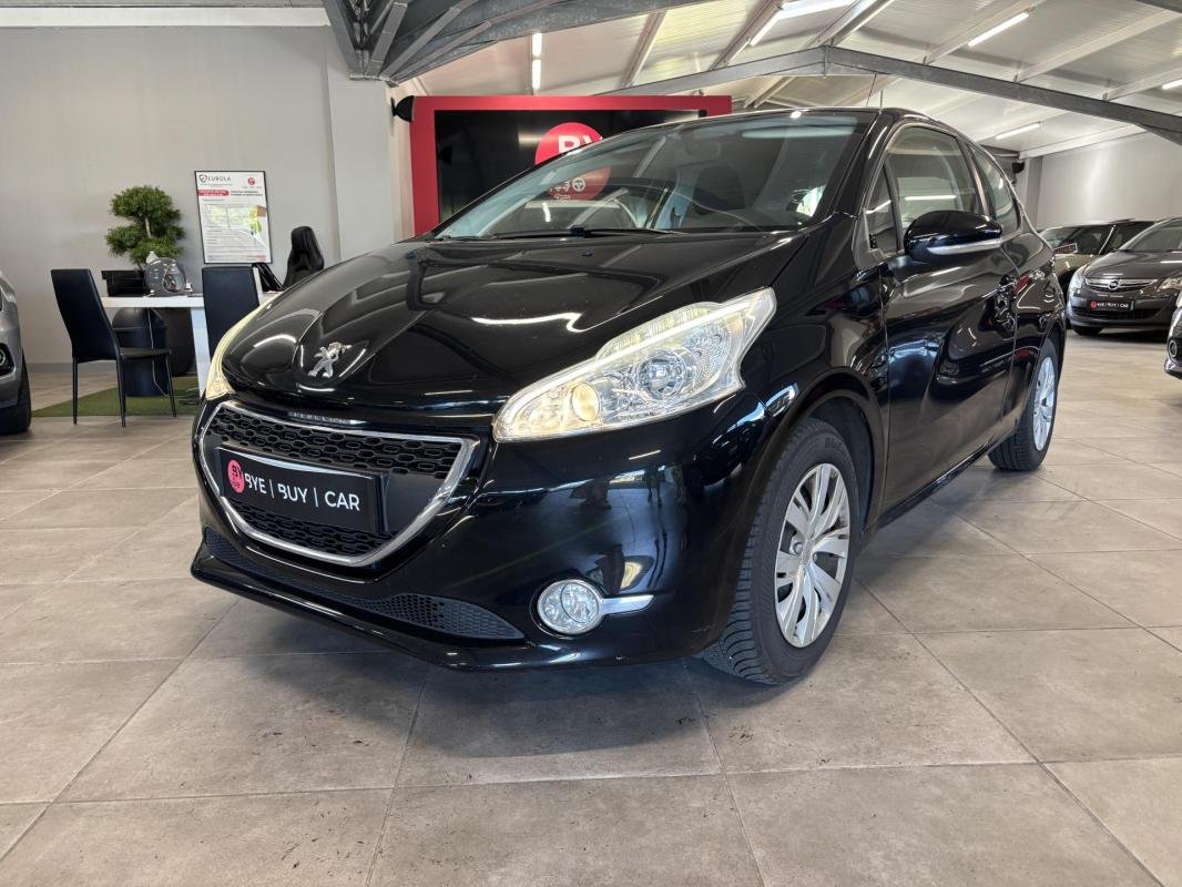 Peugeot 208 - Photo 1