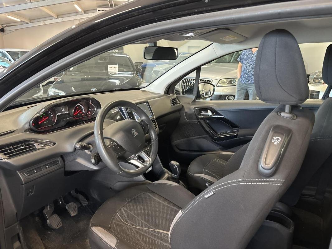 Peugeot 208 - Photo 11