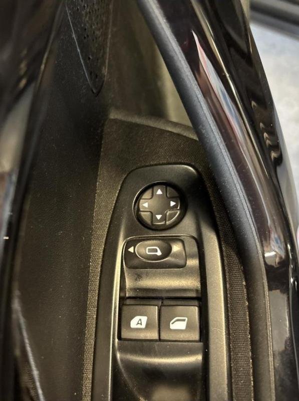 Peugeot 208 - Photo 17