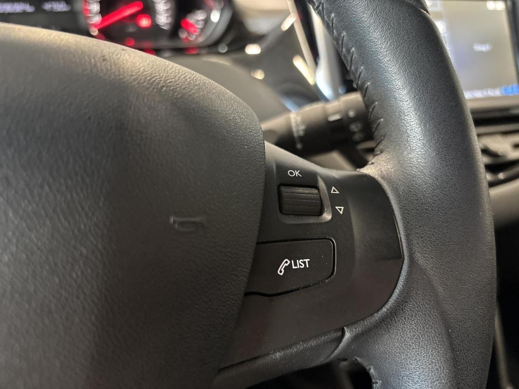 Peugeot 208 - Photo 21