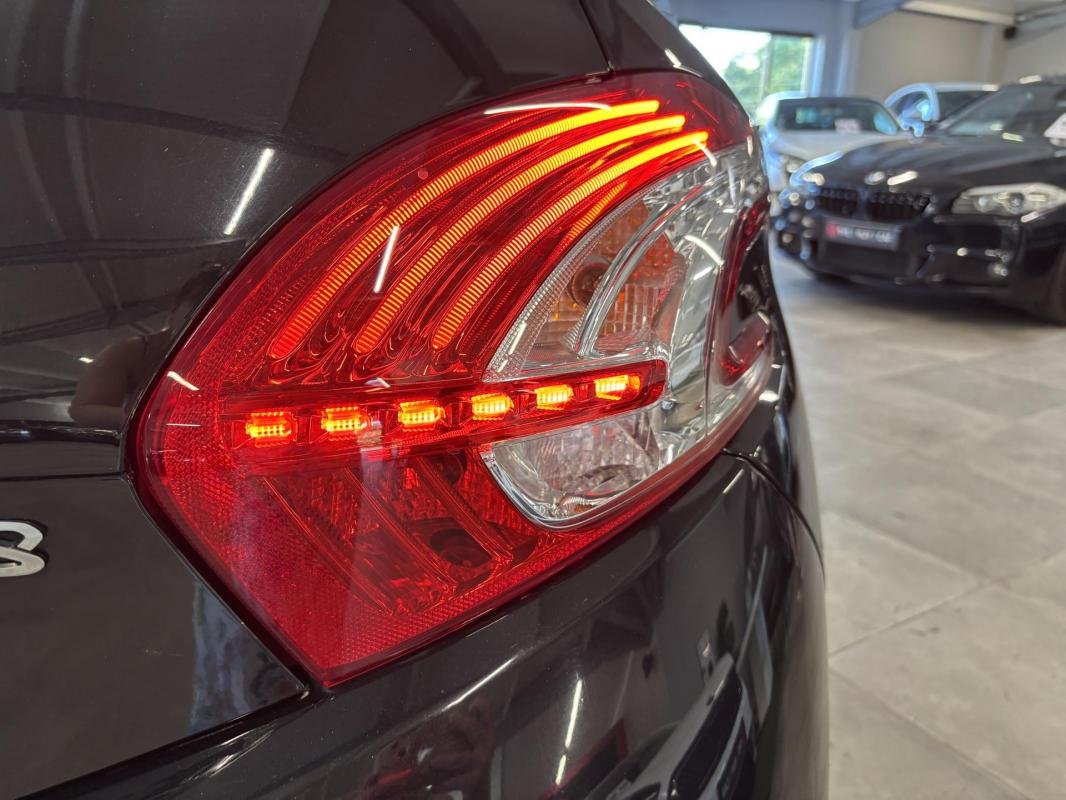 Peugeot 208 - Photo 35