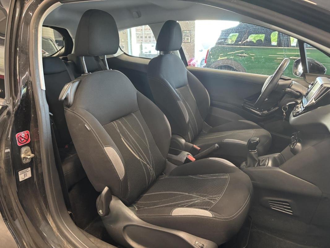 Peugeot 208 - Photo 9