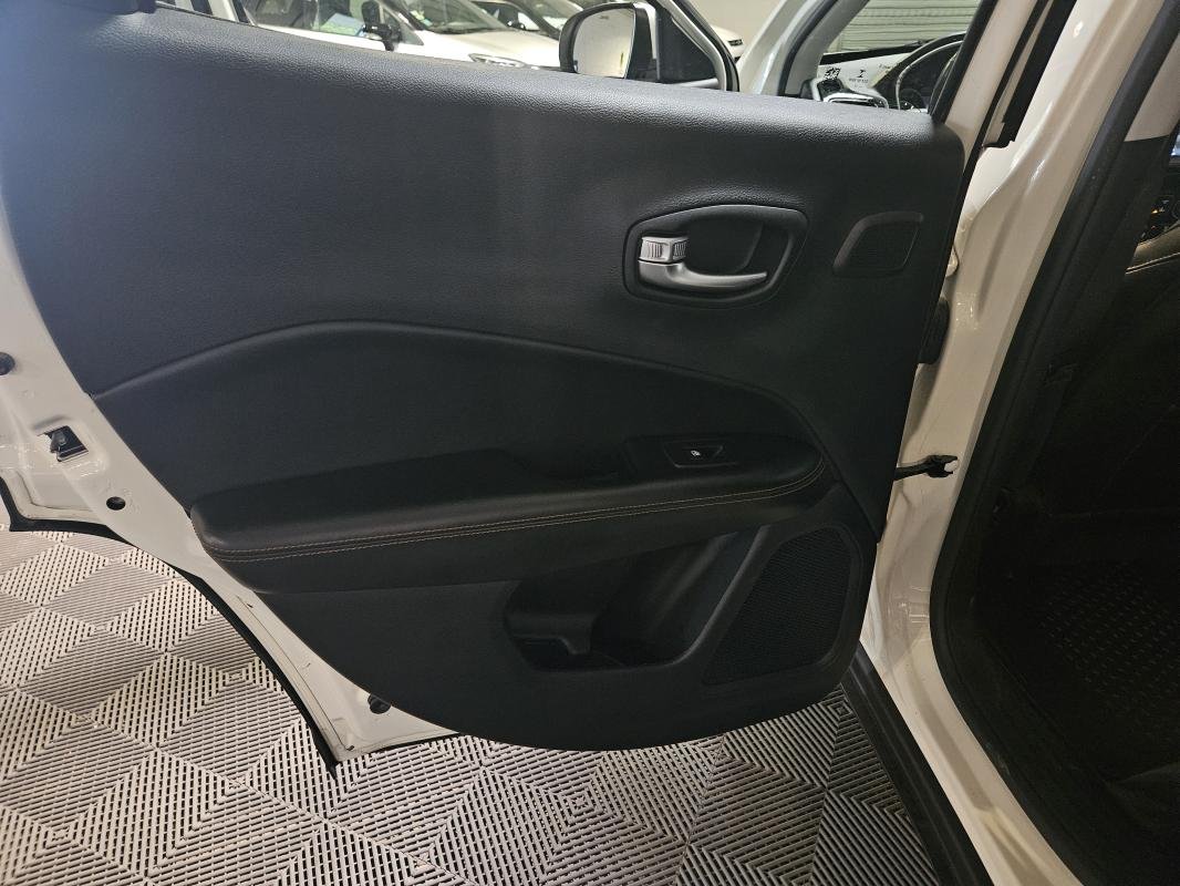 Jeep Compass - Photo 28