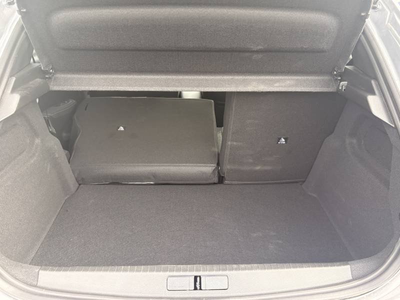 Peugeot 208 - Photo 12
