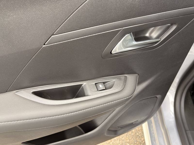 Peugeot 208 - Photo 17