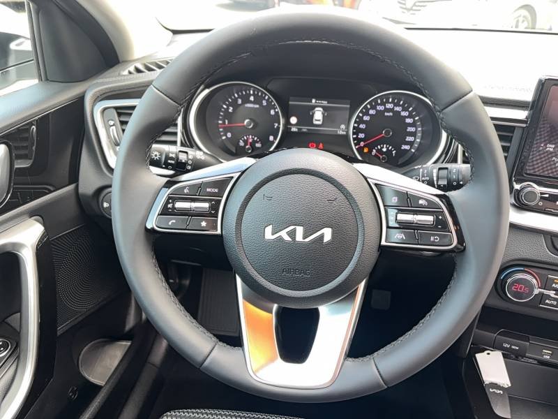Kia CEED - Photo 15