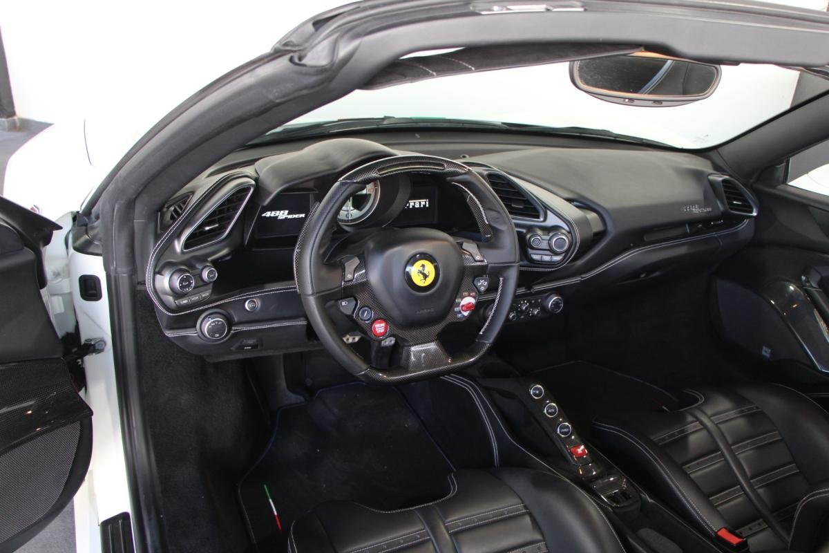Ferrari 488 Spider - Photo 12