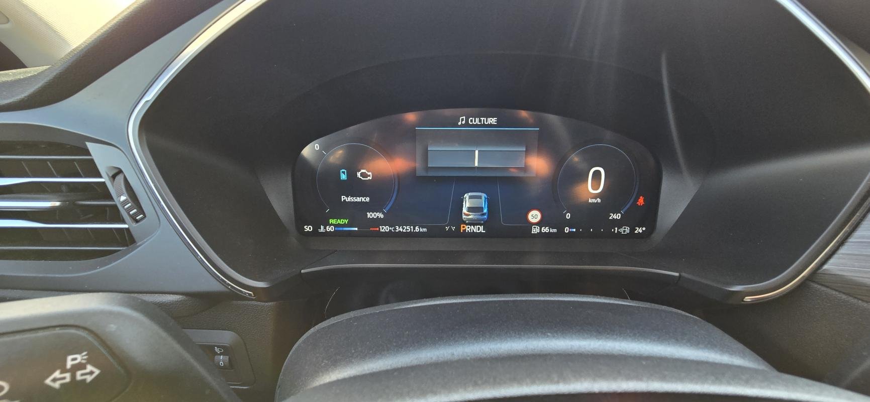 Ford Kuga - Photo 14