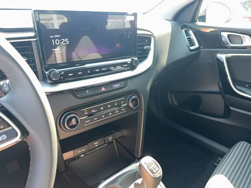 Kia CEED - Photo 35