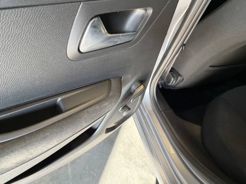 Peugeot 208 - Photo 12