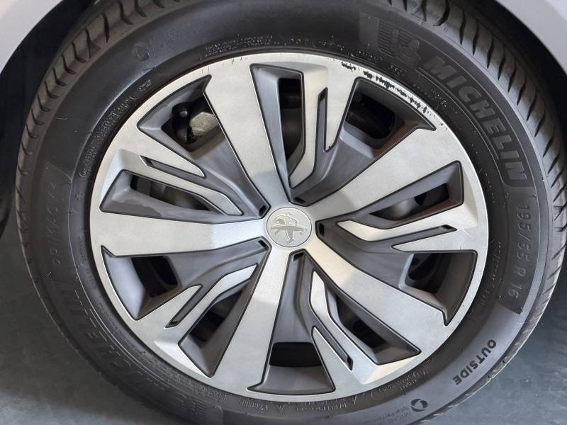 Peugeot 208 - Photo 9