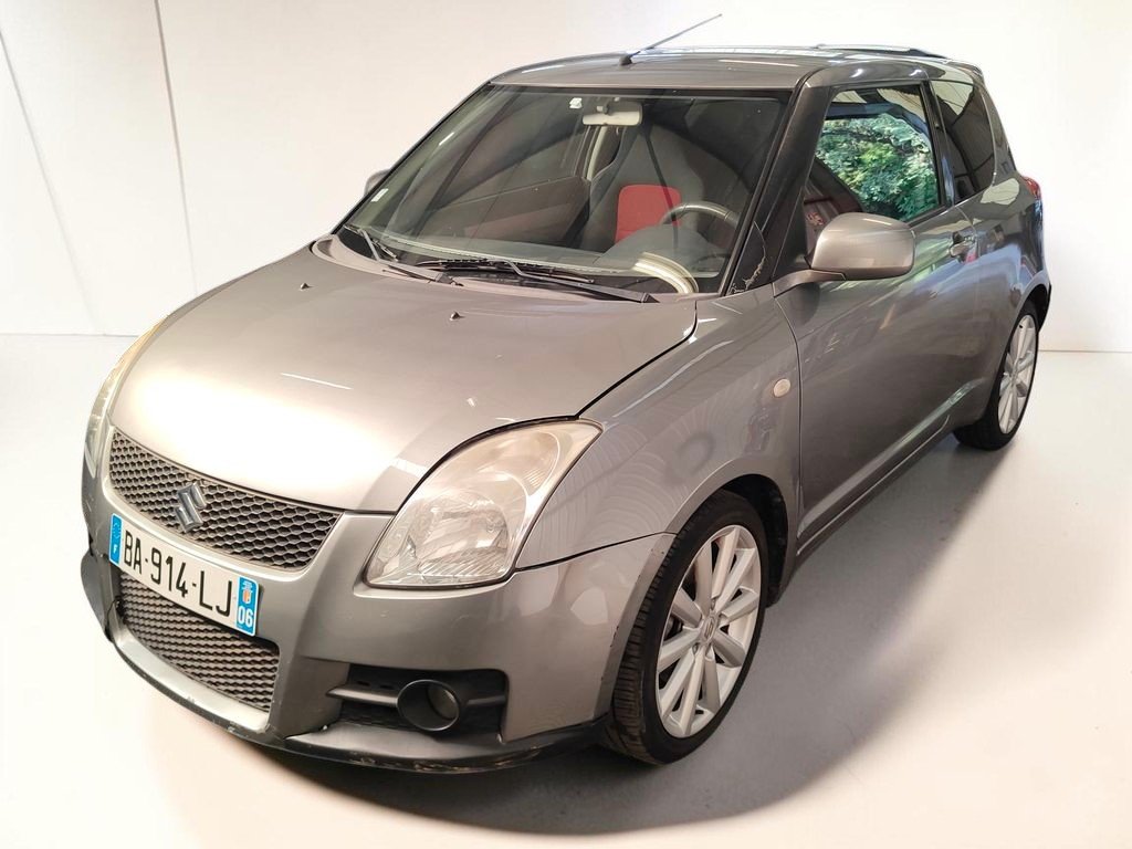 Suzuki Swift - Photo 1