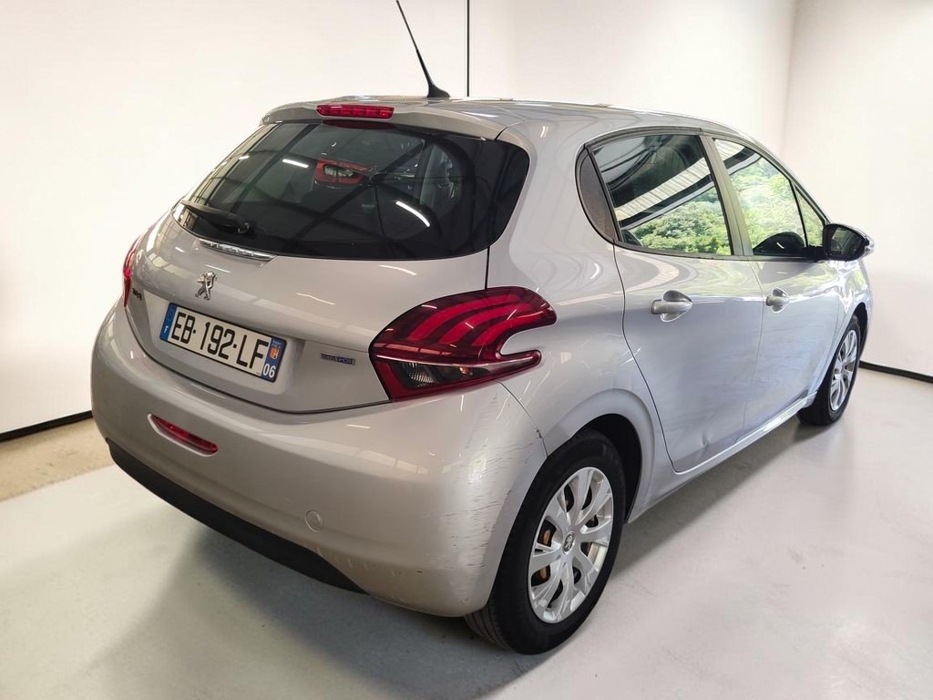 Peugeot 208 - Photo 2