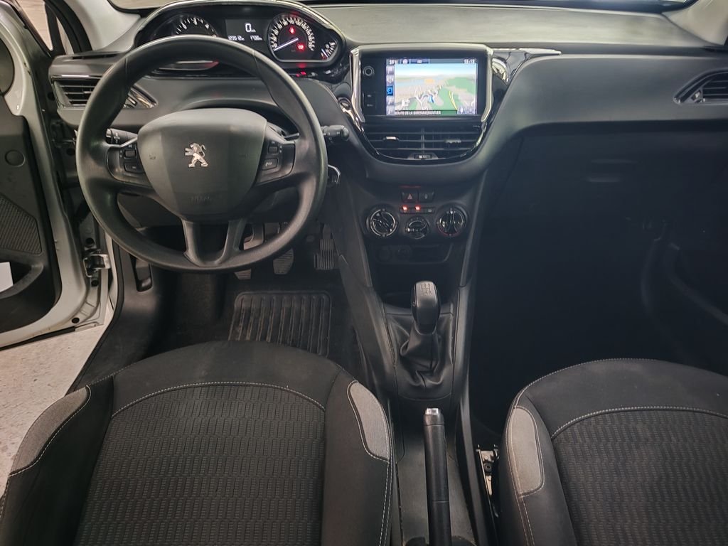Peugeot 208 - Photo 3