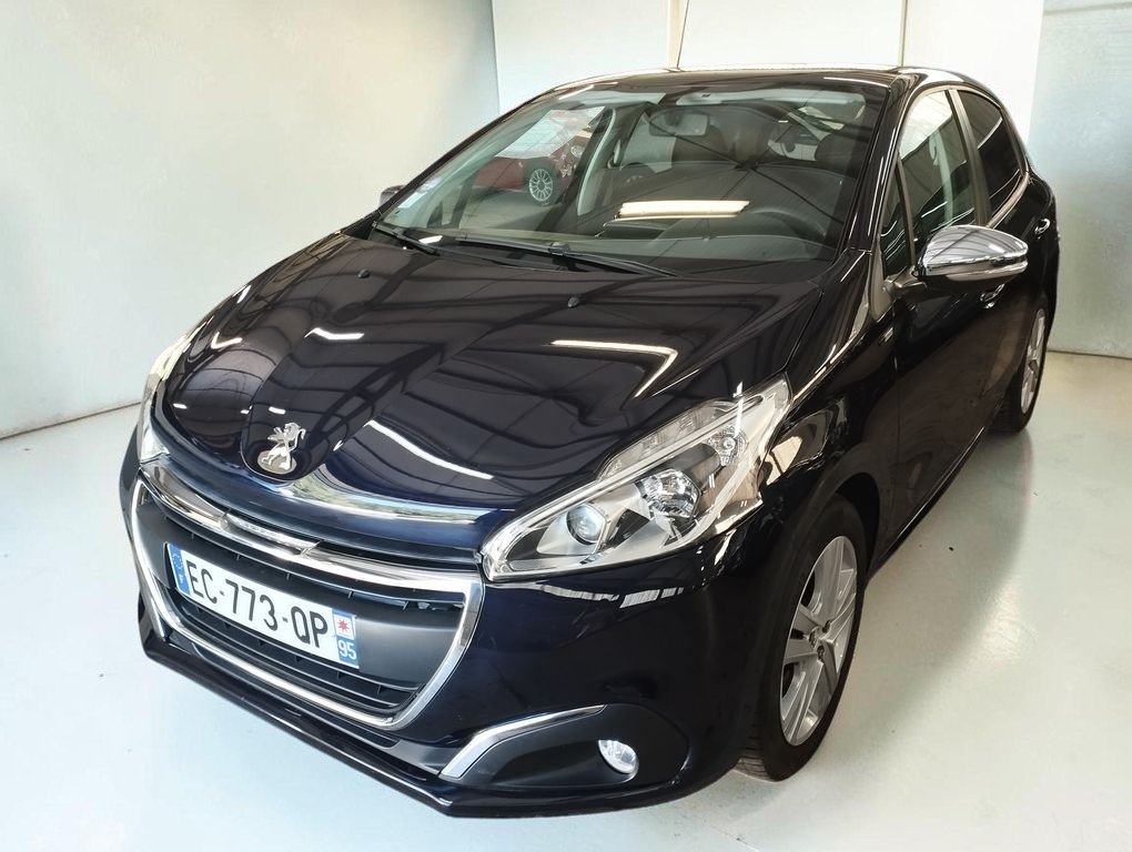 Peugeot 208 - Photo 1